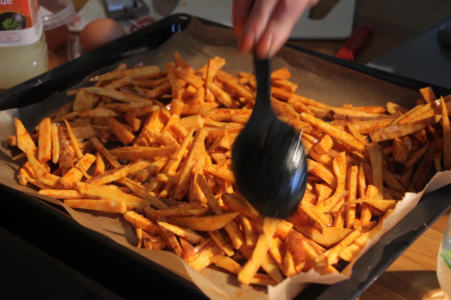 Frietjes van zoete aardappel WordFit.be 'Gezond leren eten' Frietjes van zoete aardappel WordFit.be 'Gezond leren eten'