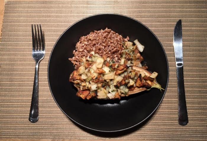 Recept: Opgevulde aubergine met schimmelkaas en peer Recept: Opgevulde aubergine met schimmelkaas en peer